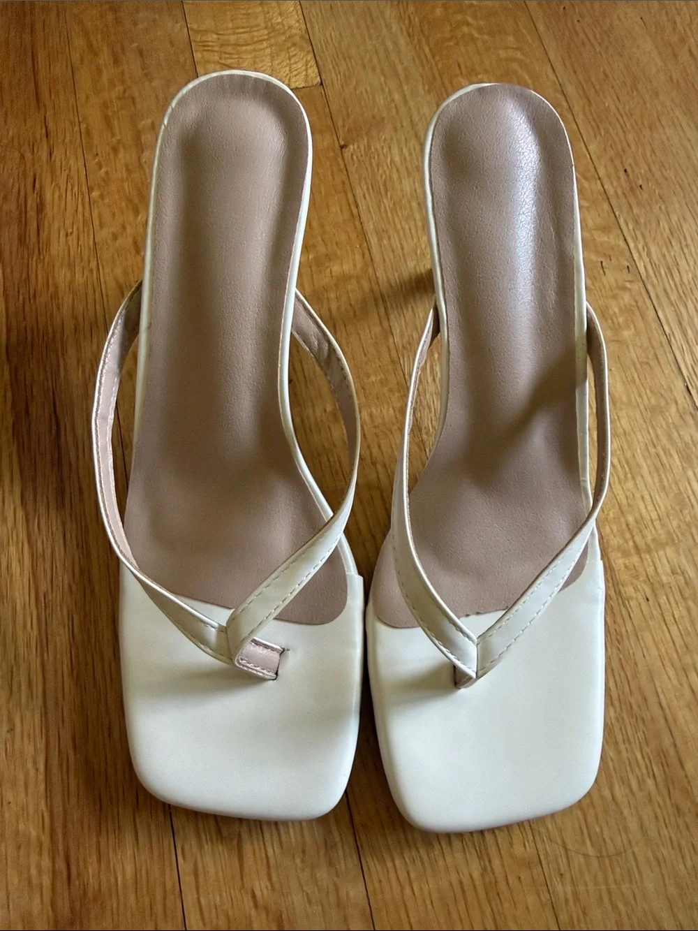 Women's Ivory Square-Toe Kitten Heel Thong Sandals - Picture 4 of 5